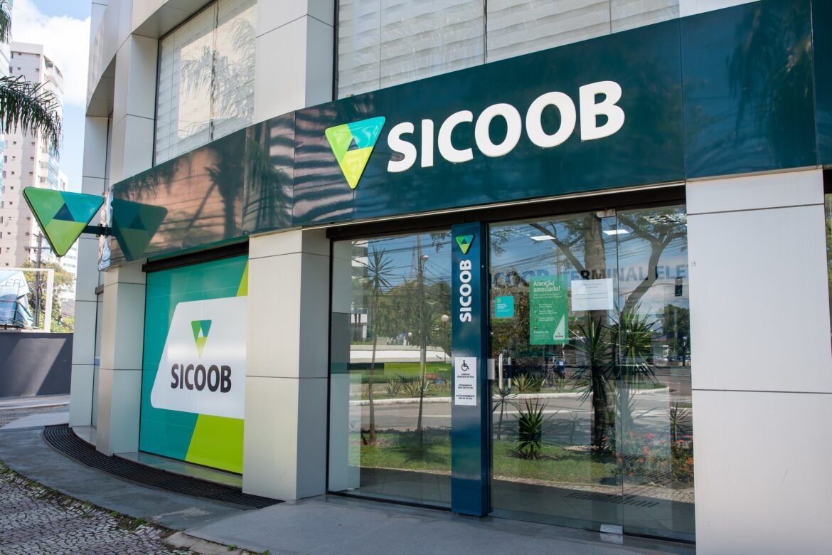 Sicoob oferece curso gratuito para iniciantes em investimentos; confira como participar.