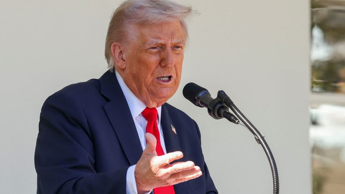 Trump afirma que anúncio do Canadá contra tarifas distorceu as palavras de Reagan: Compare.