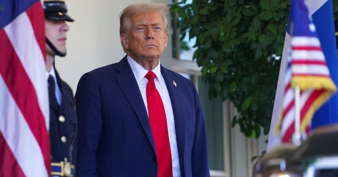 Trump anuncia que divulgará lista de "programas democratas" a serem encerrados.