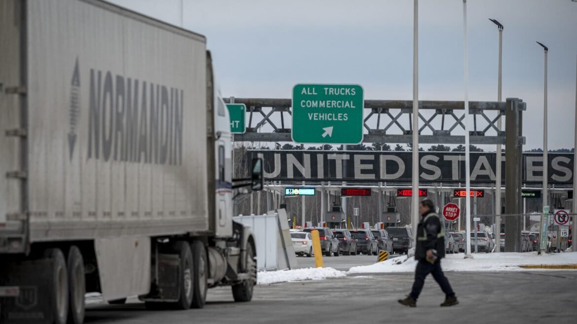 Trump encerra negociações comerciais com o Canadá devido a anúncio de Reagan.