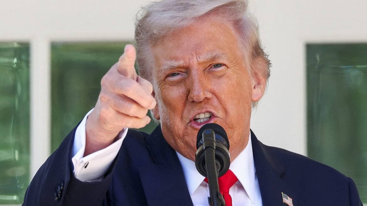 Trump recua na implantação federal em São Francisco após ligações de Huang e Benioff.