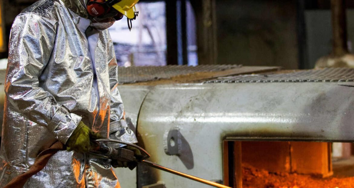 Usiminas (USIM5) reporta prejuízo líquido de R$ 3,5 bilhões no 3T25; confira os detalhes financeiros.