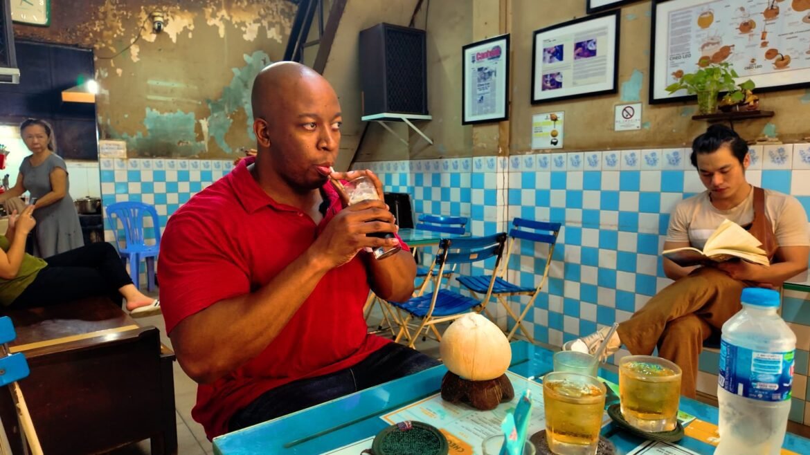 Veterano da Força Aérea Americana de 36 anos reside e trabalha em Ho Chi Minh City