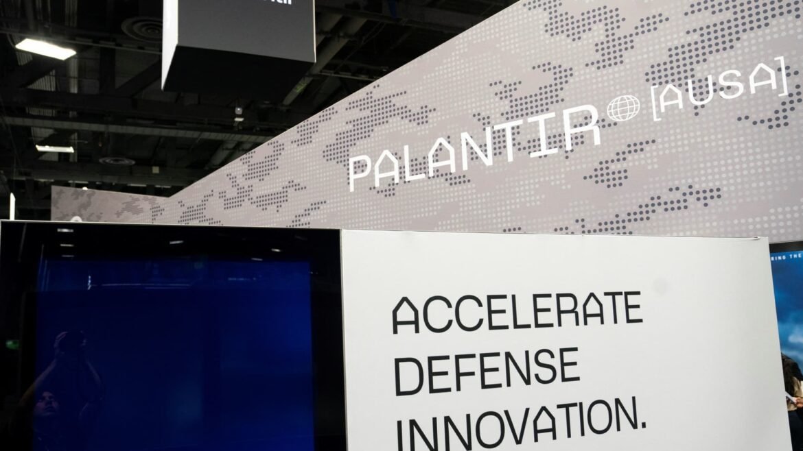 Ações que mais se movimentaram após o horário de negociação: PLTR, HIMS, CLX