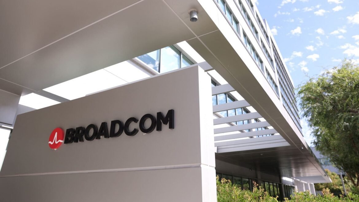 Broadcom é a principal escolha devido à crescente demanda dos hyperscalers, afirma a Jefferies.