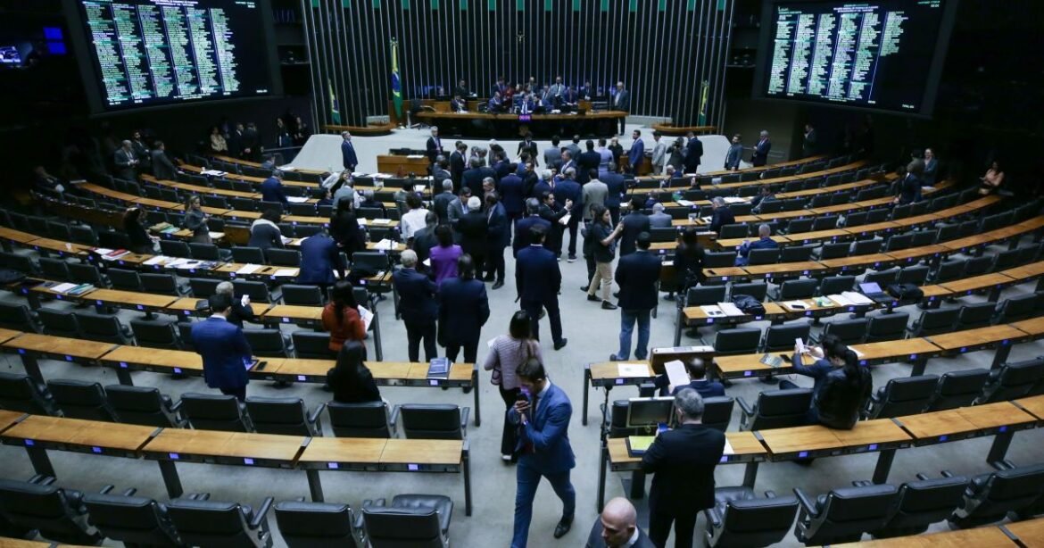 CNM alerta: "Pautas-bomba" no Congresso podem causar prejuízo de R$ 110 bilhões.