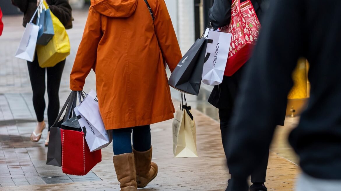 Como Amazon, TJX e Costco podem se beneficiar em um período de incerteza do consumidor neste Natal.