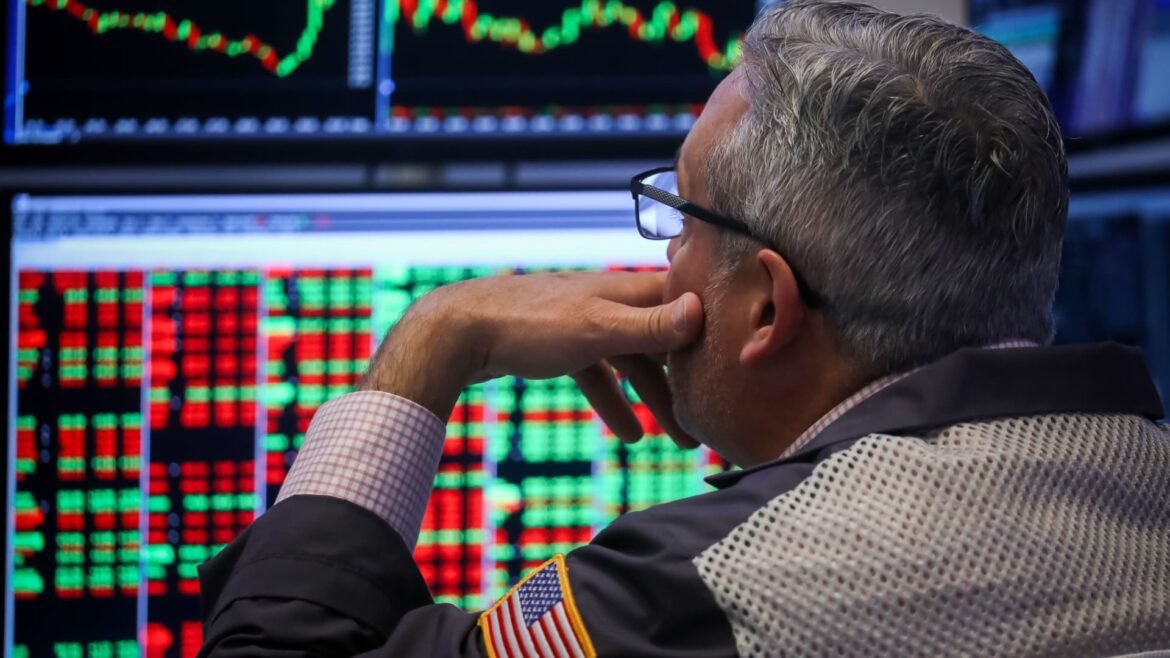 Cramer indica 3 ações para comprar em sua atualização mensal de todas as carteiras.