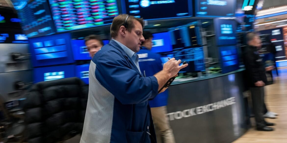 Crescimento de IA Financiado por Dívidas Preocupa Mercados, Afirma Principal Estrategista de Ações