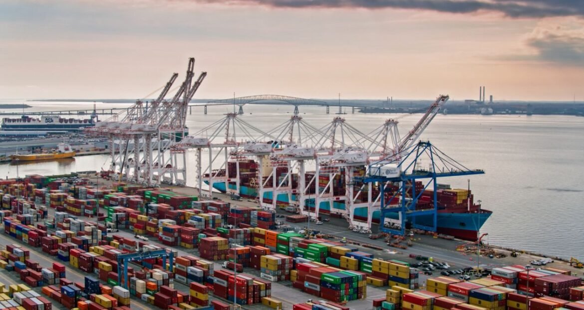 Exportações da China em outubro registram queda inesperada, atingindo menor nível desde fevereiro.