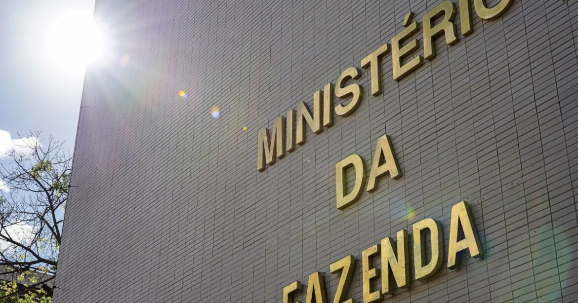 Fazenda ajusta previsão do PIB para 2,2% e inflação de 4,6% em 2025