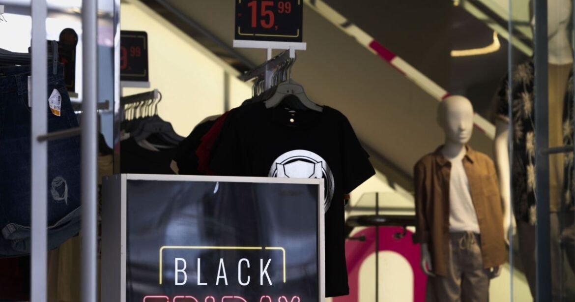 Golpistas aumentam ataques durante a madrugada da Black Friday, revela estudo.