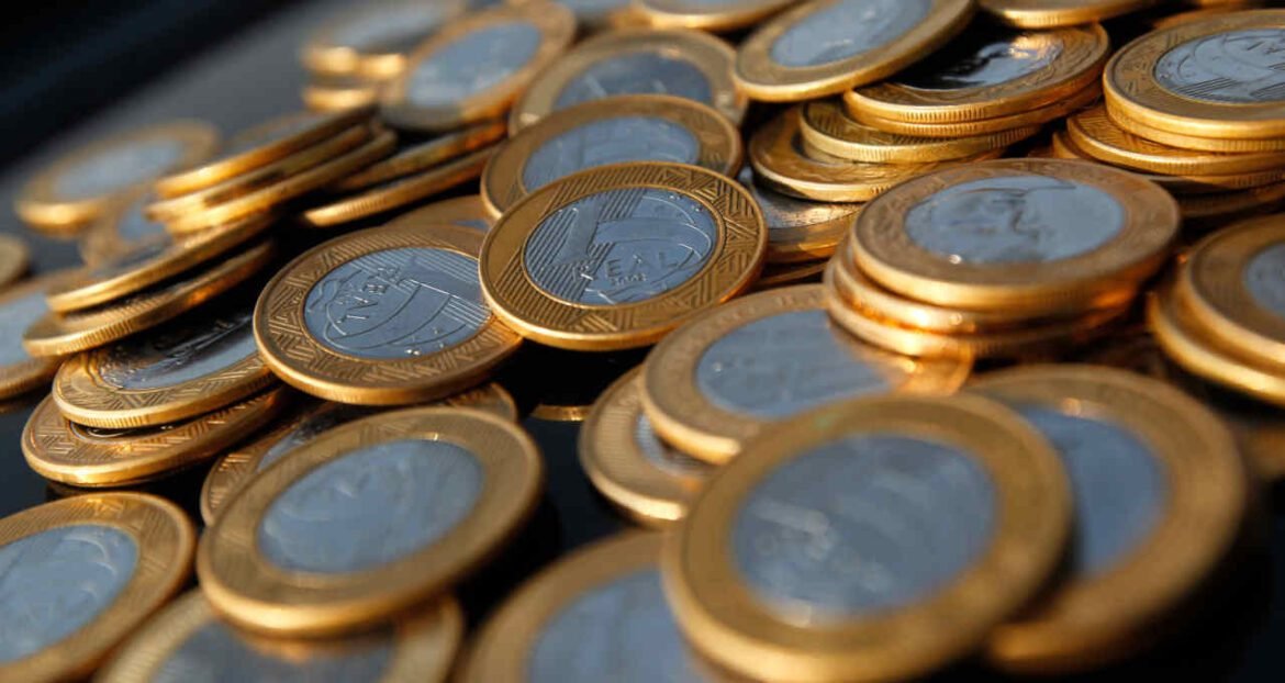 Governo revisa estimativa do salário mínimo para 2026; descubra o novo valor.