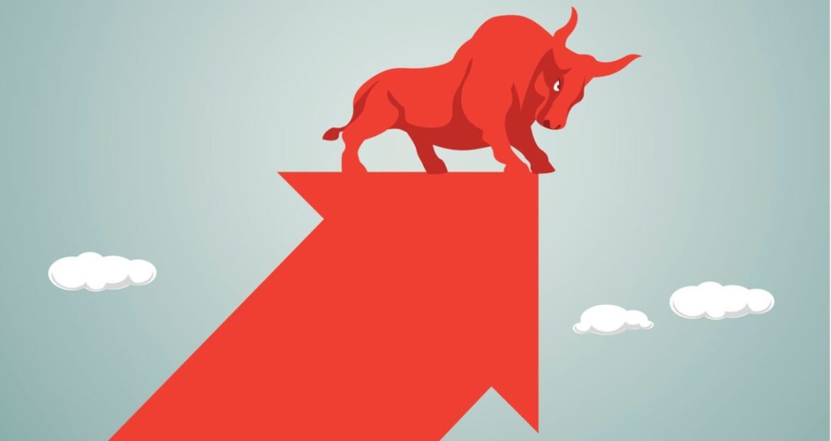 Ibovespa atinge recorde de 157 mil pontos com expectativa de corte na Selic após dados de inflação e ata do Copom; dólar em queda