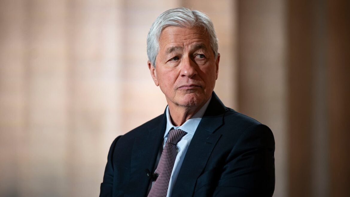 Jamie Dimon revela por que nunca lê mensagens de texto no trabalho.