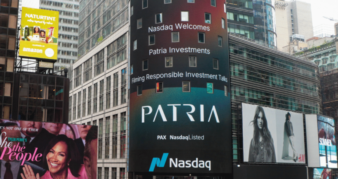 Patria adquire 51% da gestora Solis, focada em FIDCs, visando expansão no setor de crédito.