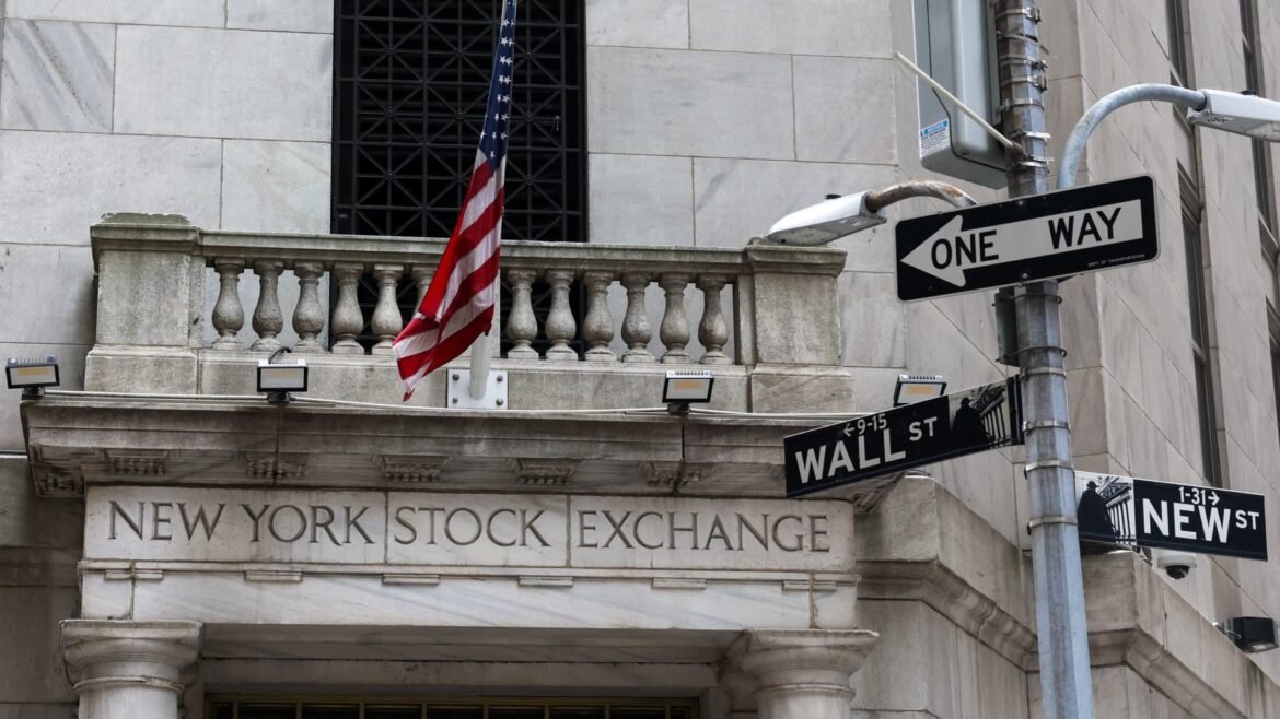 Por que o 'Ano do Investimento Mágico' chega ao fim e quais ações são seguras.