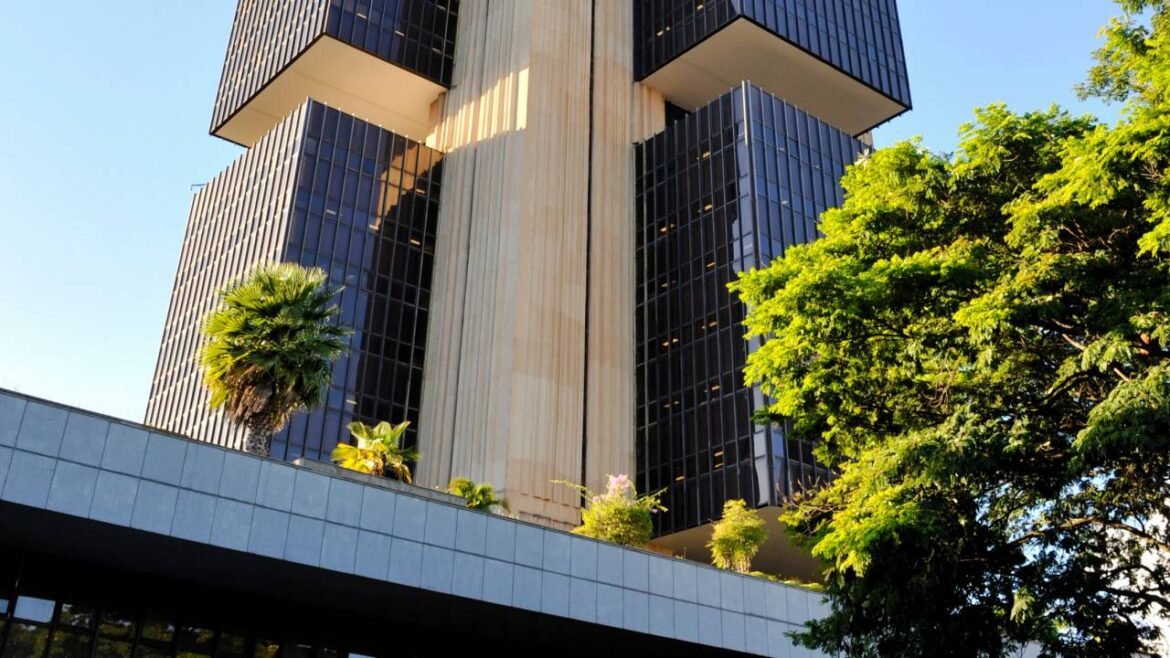 Projeto de Lei que propõe afastamento de diretores do BC continua sem avanços.