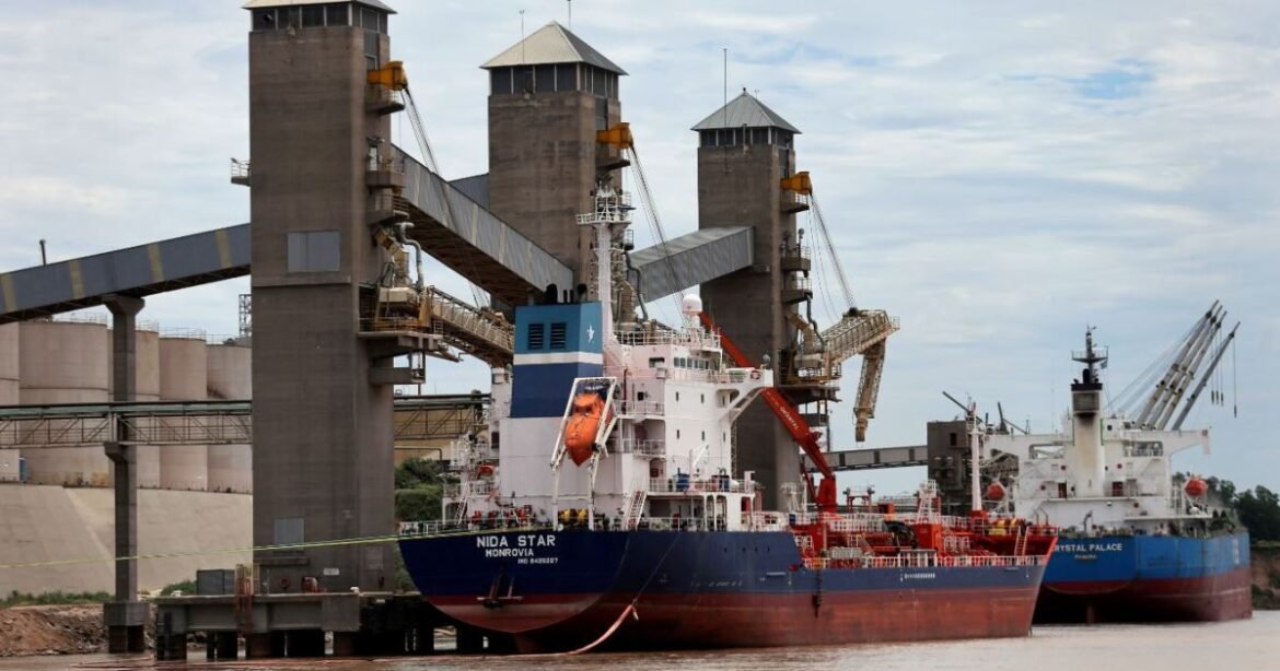 Tarifaço prejudica exportações brasileiras, segundo Ministério da Fazenda.