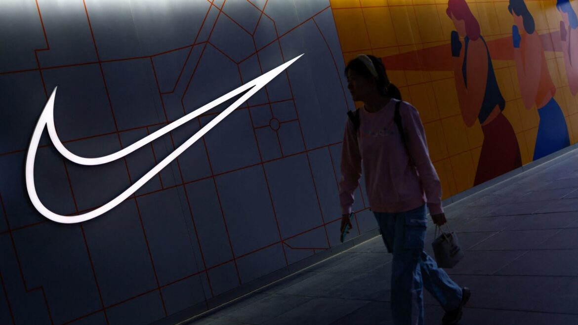 Wells Fargo eleva a recomendação para a Nike à medida que desafios se dissipam para o fabricante de roupas.