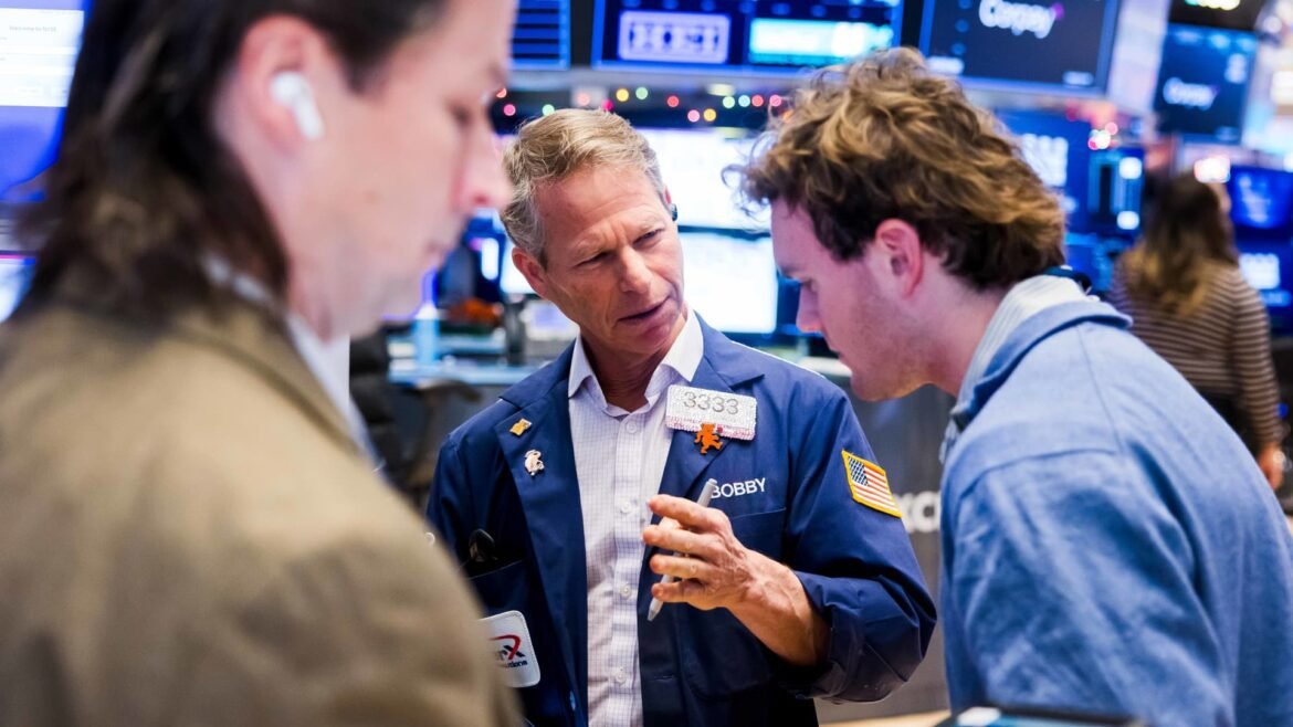 A estratégia dos 'Cães do Dow' foi eficaz em 2025. Conheça as ações a serem almejadas no próximo ano.