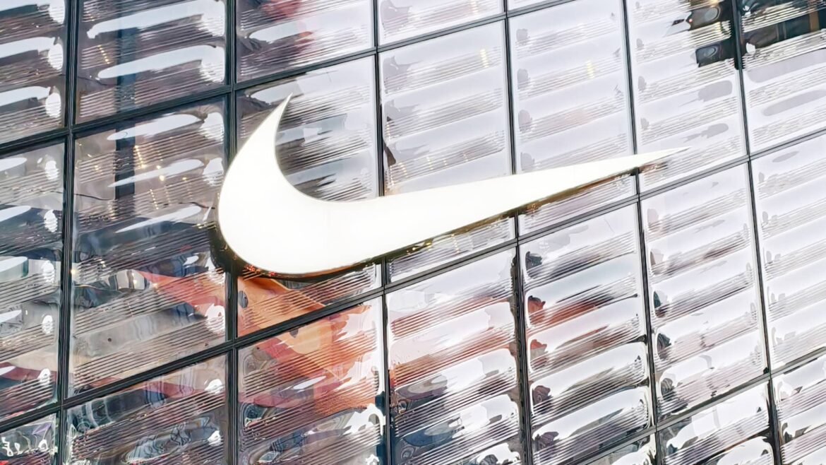 Ações que mais se destacam no pré-mercado: NKE, DVAX, PATH.