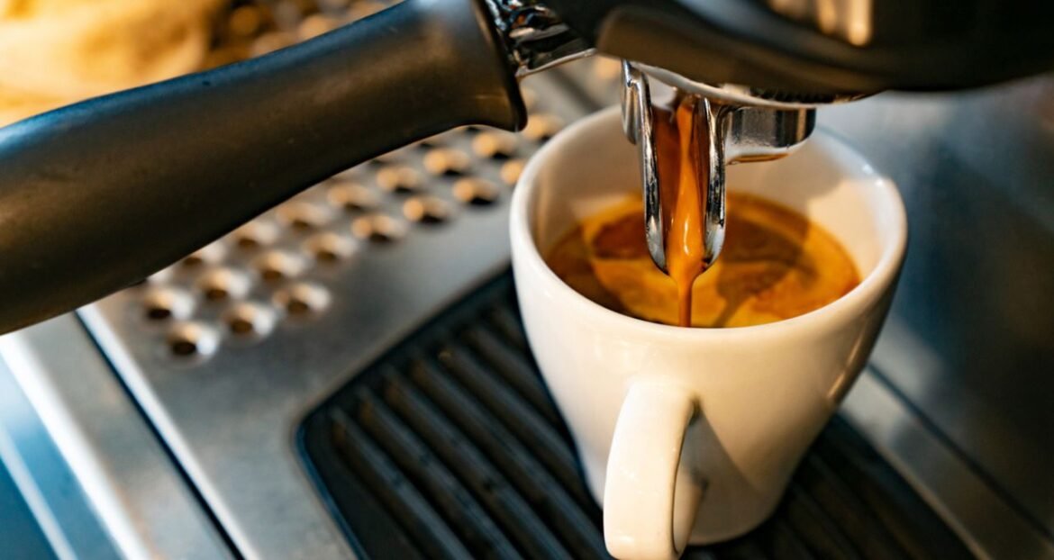 Americanos continuam a pagar mais pelo café, mesmo após redução das tarifas de Trump