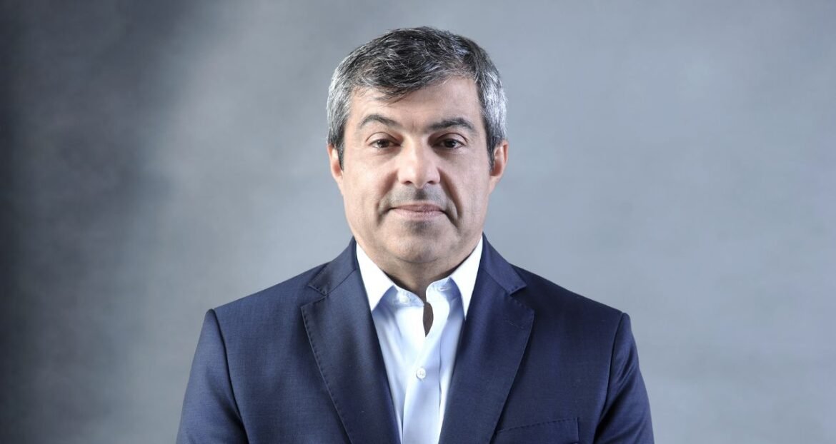 Copom aguarda mais informações antes de reduzir juros, mas já deve reconhecer os avanços da economia, afirma Padovani.