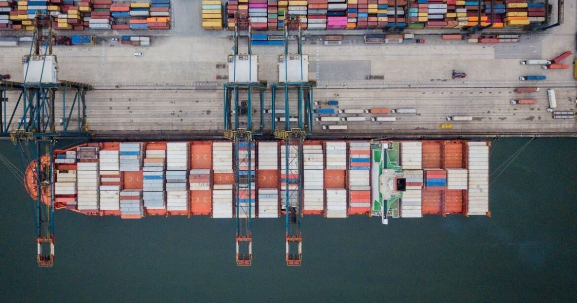 Exportações do Brasil para os EUA despencam 28,1% em novembro devido ao tarifaço