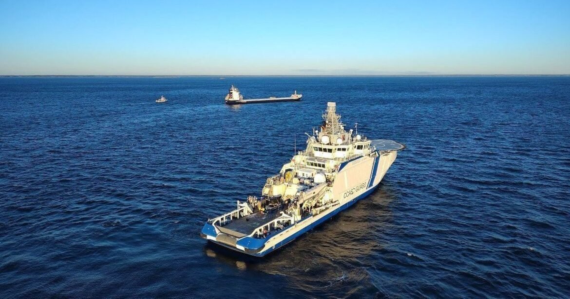 Finlândia retém embarcação russa após dano em cabo submarino