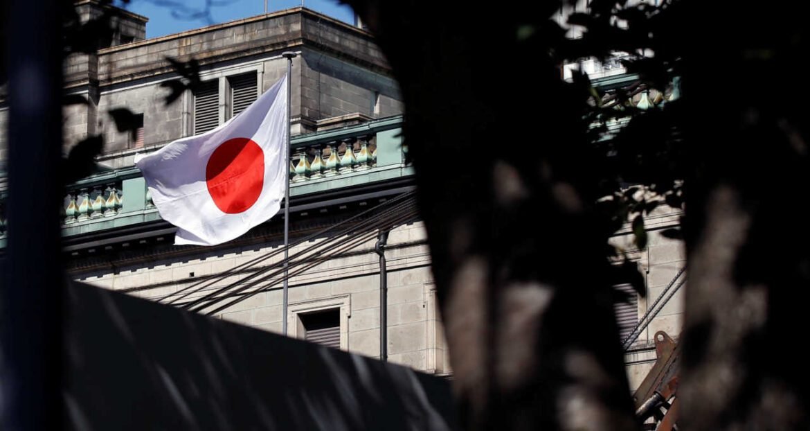 Japão propõe orçamento histórico enquanto controla novos empréstimos.