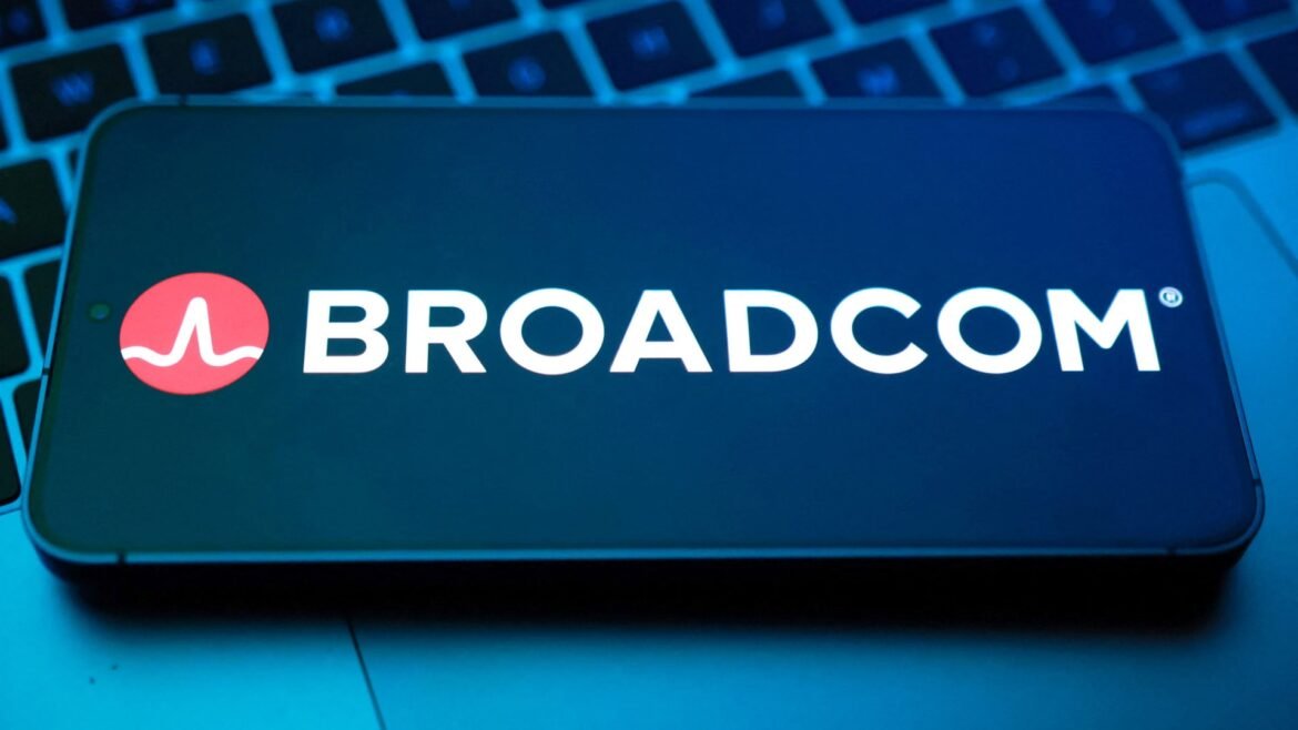 Jim Cramer recomenda comprar na queda acentuada da Broadcom. Entenda o porquê.