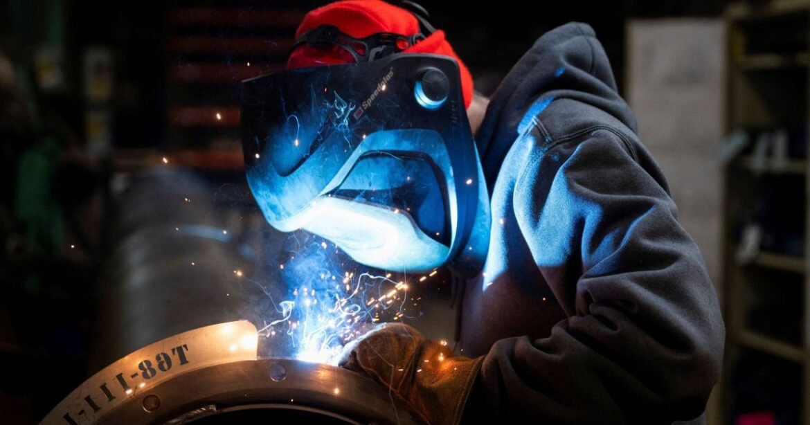 PMI Industrial dos EUA Regride em Novembro, Revela ISM e S&P