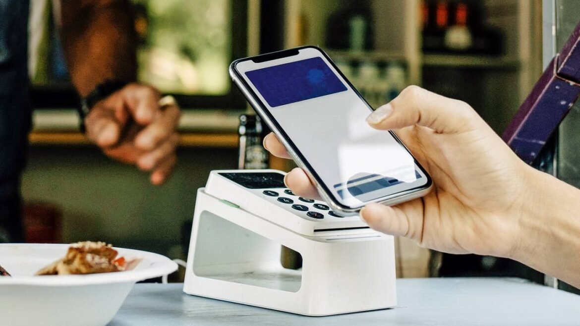 Pagamento pelo celular se torna tendência em restaurantes, aponta pesquisa.