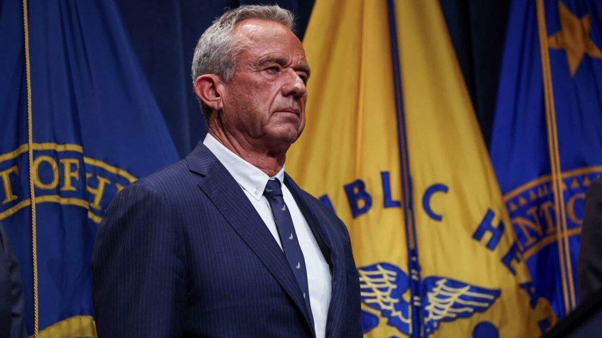 Painel de RFK Jr. vai votar sobre a vacina contra hepatite B para bebês