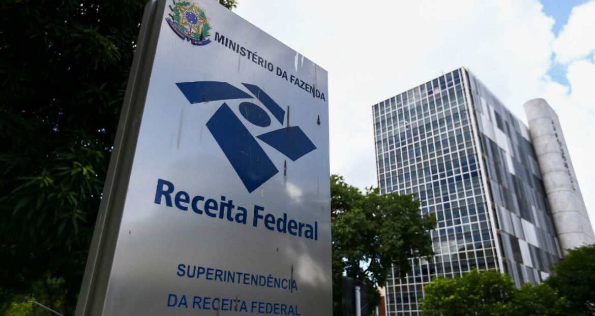Receita Federal desmente rumor sobre taxa de Pix superior a R$ 5 mil e penalidade de 150%