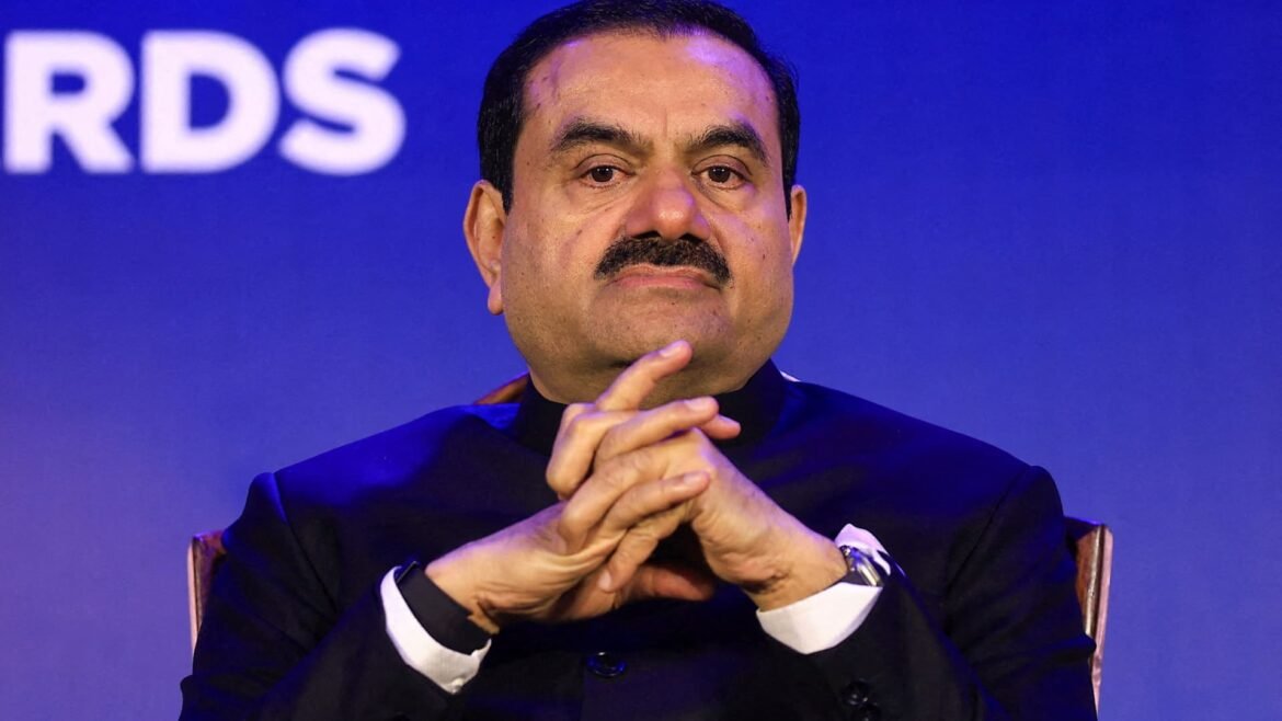 Ações do grupo Adani caem; SEC investiga fundador por acusações de fraude
