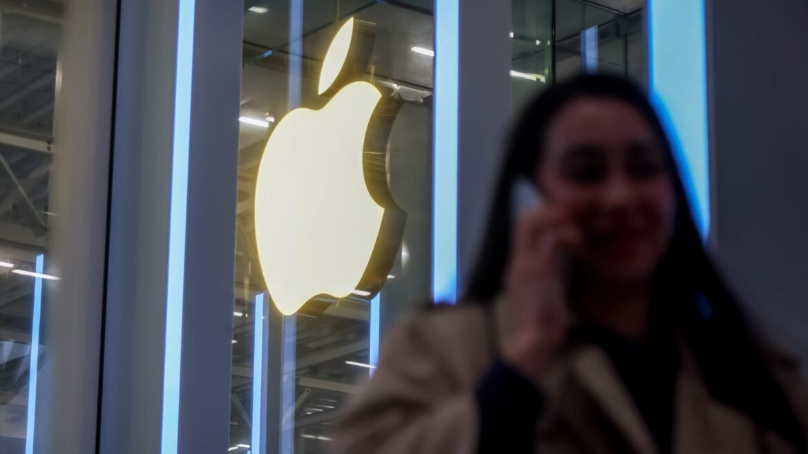 Apple recebe aumento na meta de preço da JPMorgan antes dos resultados financeiros.