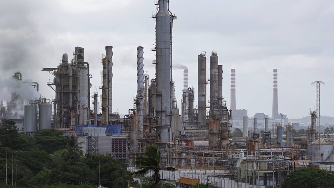 Ataque na Venezuela deve ter pouco impacto nos mercados de petróleo a curto prazo