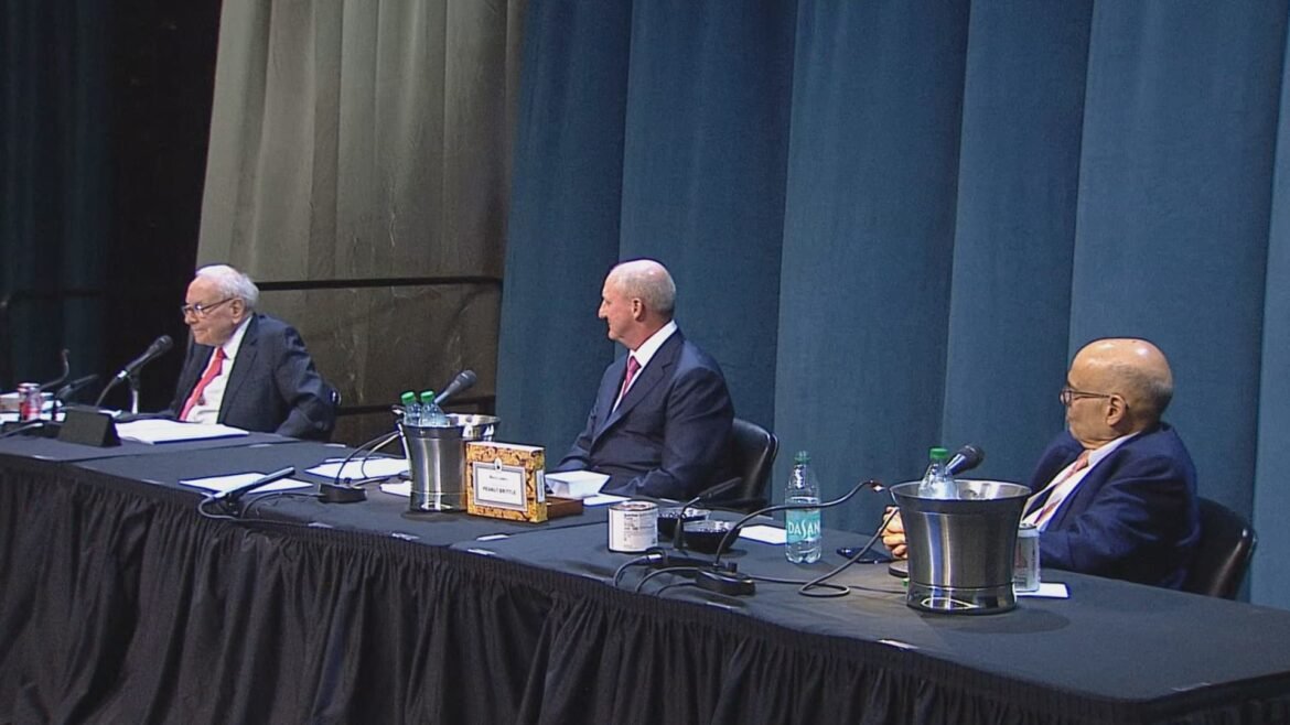 Berkshire se prepara para vender participação de 28% na Kraft Heinz após raro erro de Buffett.