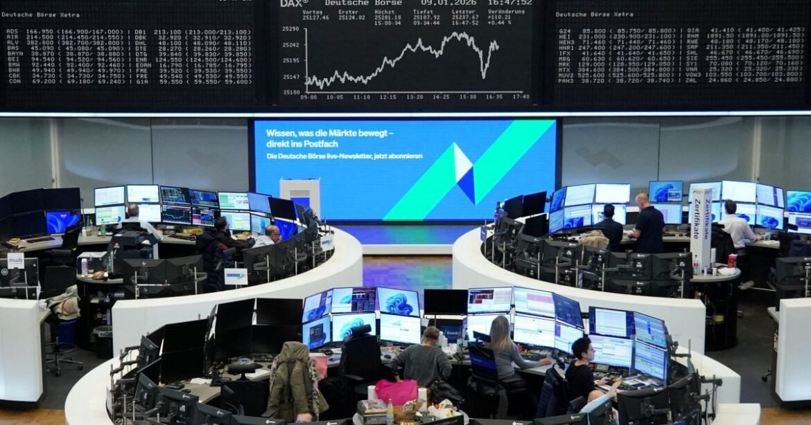 Bolsas europeias encerram em altas e baixas, sob tensões globais e atenção ao Fed