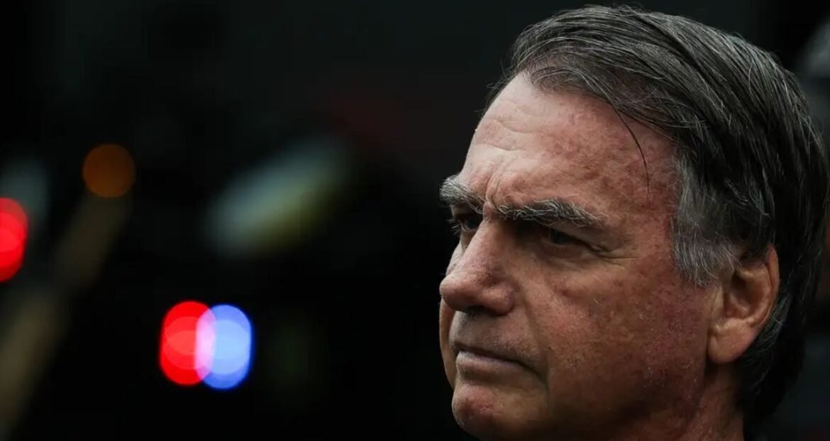 Bolsonaro é internado para exames após queda e traumatismo craniano