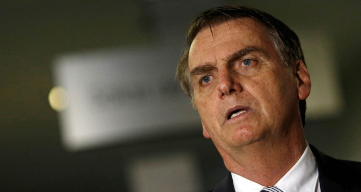 Bolsonaro é o líder em rejeição, enquanto presidentes da Câmara e do Senado permanecem desconhecidos.