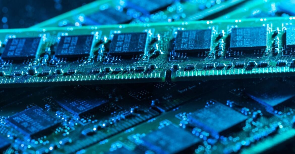 China aprova aquisição do chip H200 da Nvidia, aliviando tensões com os EUA.
