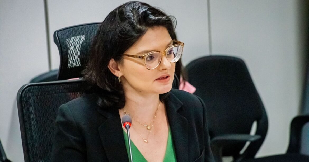 Comércio permanecerá forte em 2026, apesar das tensões geopolíticas, afirma secretária à CNN
