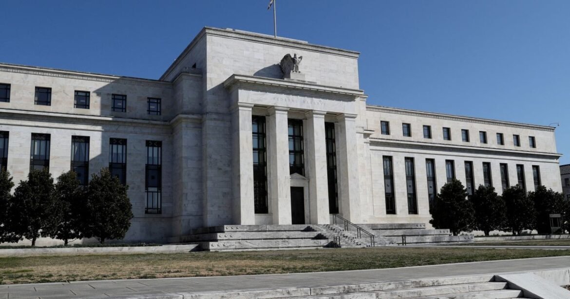 Descubra 3 motivos pelos quais o Fed pode ter decidido manter as taxas de juros inalteradas.