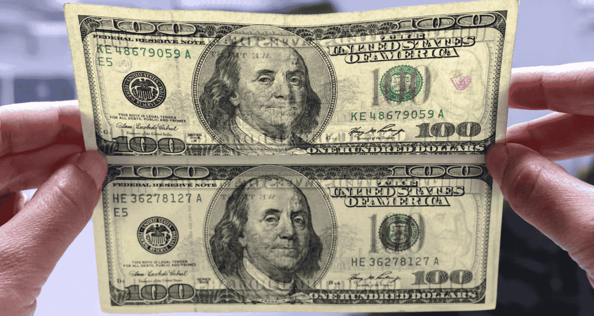 Dólar recua e fecha a R$ 5,36 com cenário eleitoral e alívio nas tensões geopolíticas