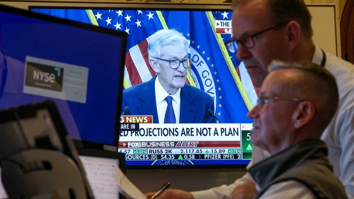 Economistas de Wall Street apostam em cortes de juros pelo Fed 2 a 3 vezes este ano.