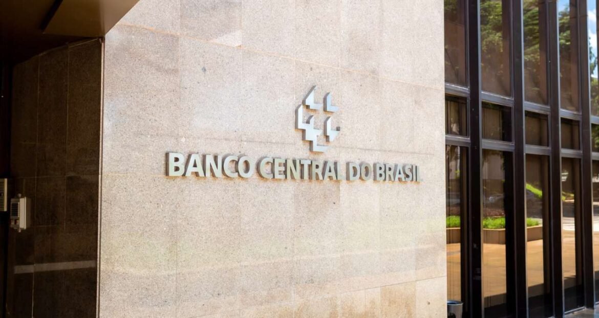 Economistas revisam previsão de inflação para 2026; confira o relatório Focus desta segunda-feira (5)