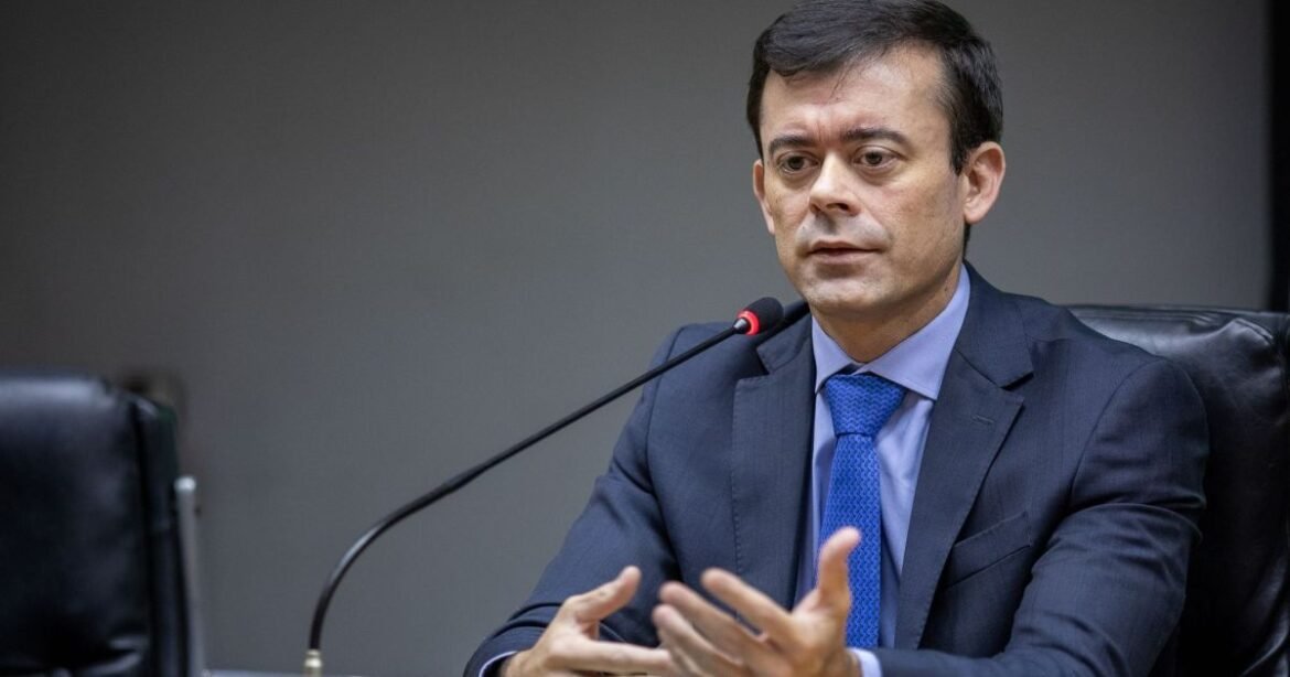 Gastos com BPC aumentam 9,1% em 2025, gerando preocupação no governo.